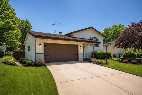 7821 W Hustis Street, Milwaukee, WI, 53223 | Card Image