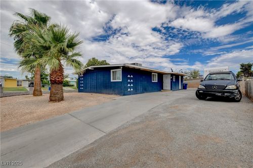 1620 Kenneth St, North Las Vegas, NV, 89030-7408 | Card Image