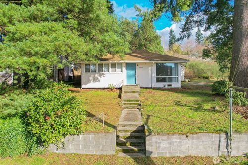 18804 10th Ave Ne, Shoreline, WA, 98155-2211 | Card Image