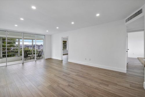 323a-1302 Ne 191st Street, Miami, FL, 33179 | Card Image