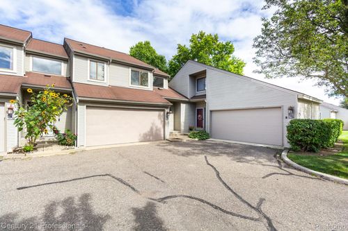 638 Ashley Cir, Rochester Hills, MI, 48307-4595 | Card Image