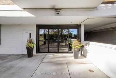 306 - 212 Kerr St, Condo with 2 bedrooms, 1 bathrooms and 1 parking in Oakville ON | Image 2