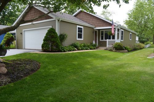 3813 Illinois St, Crystal Lake, IL, 60014-2372 | Card Image