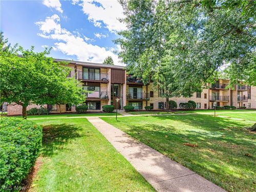 304-16465 Heather Ln, Middleburg Heights, OH, 44130-8340 | Card Image