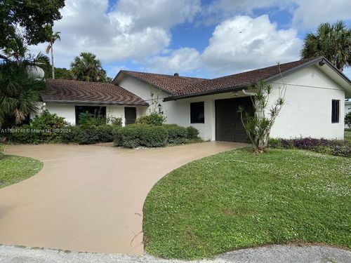 6205 Jacaranda Cir, Tamarac, FL, 33319-3527 | Card Image
