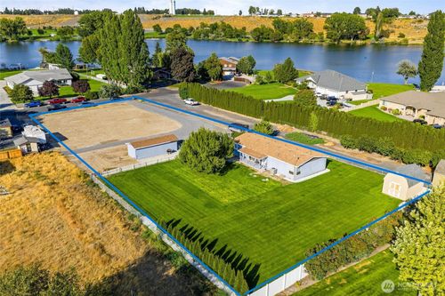 8253 Scott Rd Ne, Moses Lake, WA, 98837-9625 | Card Image