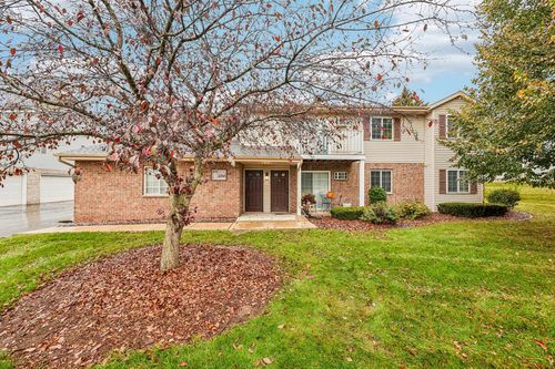 1-2041 Meadow Ct, West Bend, WI, 53095-5702 | Card Image