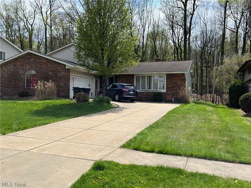 14741 Indian Creek Dr, Middleburg Heights, OH, 44130-6662 | Card Image