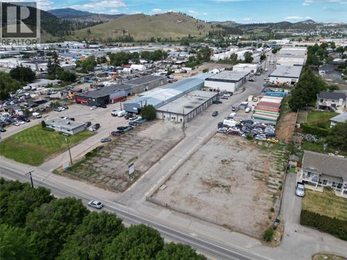 880 Leathead Rd, Kelowna, BC, V1X2J8 | Card Image
