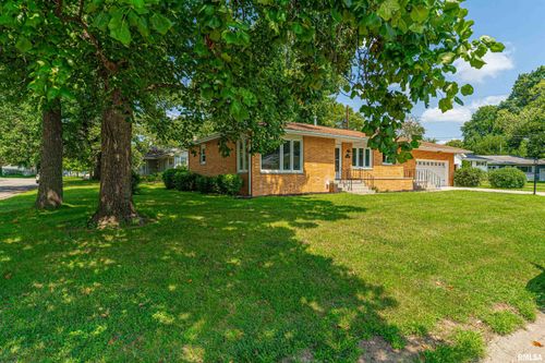 8 Tulip Dr, Lincoln, IL, 62656-3231 | Card Image