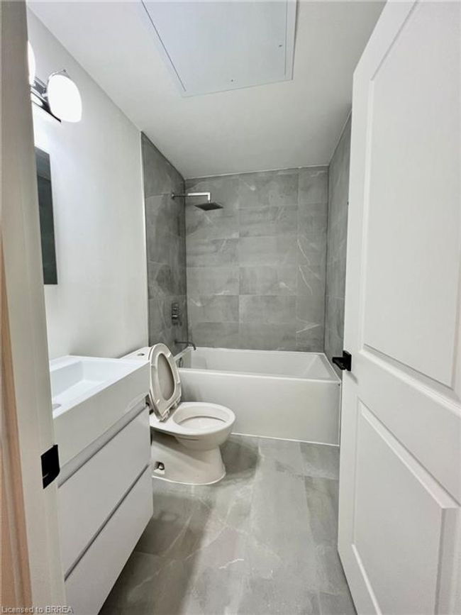 204 - 7 Erie Ave, House attached with 1 bedrooms, 1 bathrooms and 1 parking in Brantford ON | Image 4