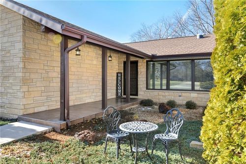 1800 Pine Ridge Dr, Leavenworth, KS, 66048-5416 | Card Image