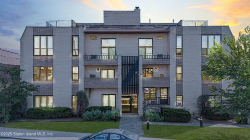 70 Hancock St, Staten Island, NY, 10305-1240 | Card Image