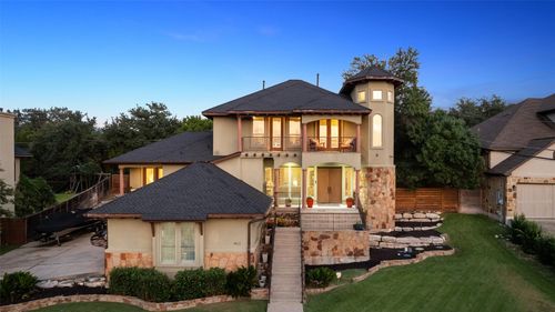 911 Ottawa Dr, Austin, TX, 78733-2670 | Card Image