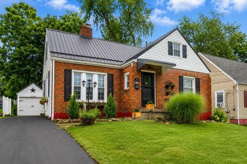 904 Plymouth Ln, Ellwood City, PA, 16117-1339 | Card Image