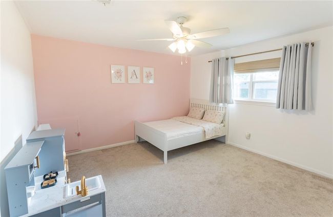 Large Bedroom | Image 13