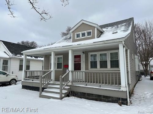 2202 Hollywood Ave, Grosse Pointe Woods, MI, 48236-1332 | Card Image