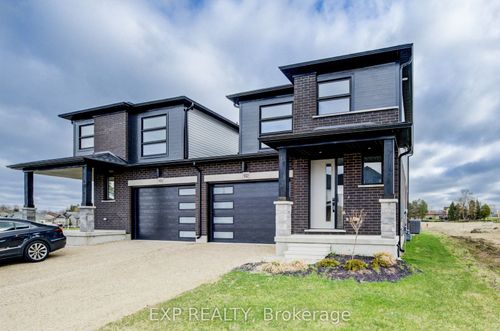 102 Thackeray Way, Minto, ON, N0G1Z0 | Card Image