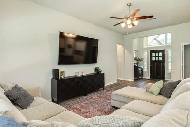 2234 Lake Forrest Dr, House other with 4 bedrooms, 2 bathrooms and 2 parking in West Columbia TX | Image 8