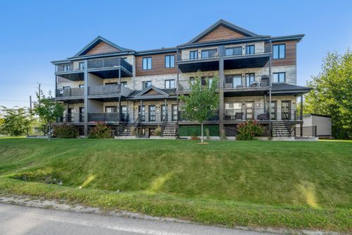 302-622 Rue Jeanne-Mance, Salaberry de Valleyfield, QC, J6T0E2 | Card Image