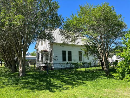 223 Walnut St, New Ulm, TX, 78950-2371 | Card Image