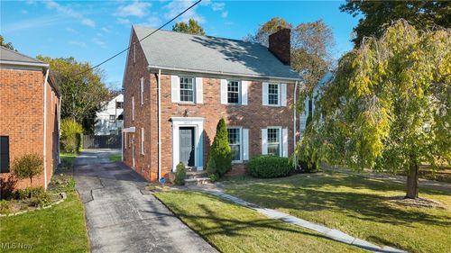 18927 Chagrin Blvd, Shaker Heights, OH, 44122-4862 | Card Image