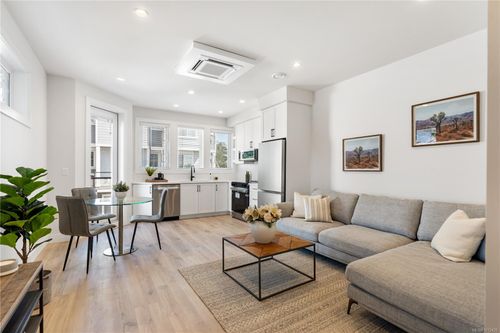 1-910 Old Esquimalt Rd, Esquimalt, BC, V9A4X3 | Card Image