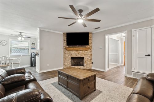 719 Blue Grass Dr, Dallas, TX, 75211-6955 | Card Image