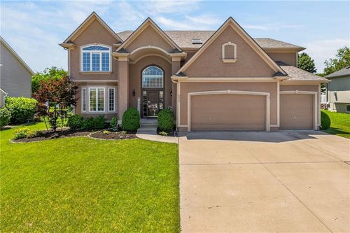 2413 Sw Kenwill Dr, Lee's Summit, MO, 64082-1446 | Card Image