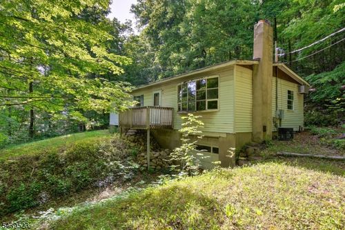 77 Sand Pond Rd, Hamburg, NJ, 07419-9658 | Card Image