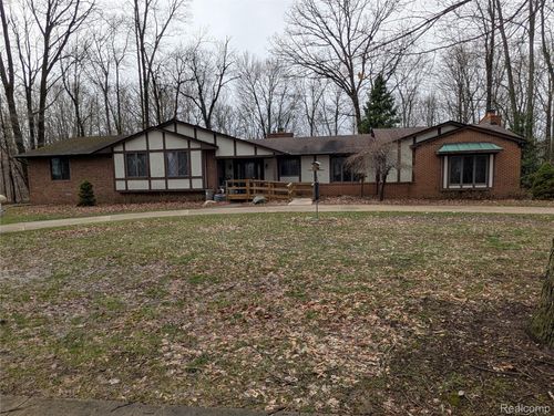 9345 Weber Rd, Columbus, MI, 48063-1810 | Card Image