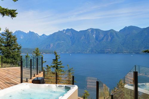 252 Jason Rd, Bowen Island, BC, V0N1G1 | Card Image