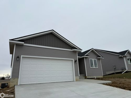 425 N West View Dr, Osceola, IA, 50213-8267 | Card Image