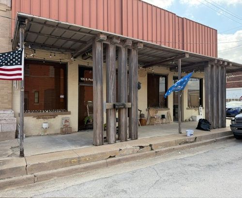 105 S Pearl Street, Mart, TX, 76664 | Card Image