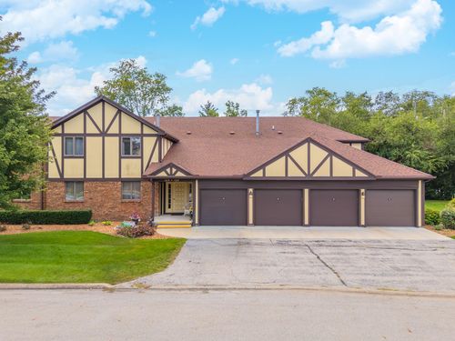 c1-105 Carol Ct, Pontiac, IL, 61764-9717 | Card Image