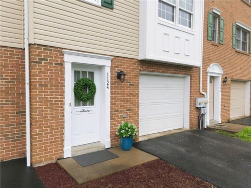 1124 Cranston Dr, Greensburg, PA, 15601-1160 | Card Image