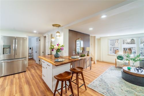 134 Dexter St, Cumberland, RI, 02864-8015 | Card Image