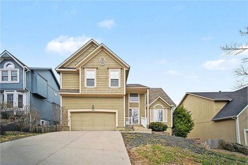 13924 W 71st Pl, Shawnee, KS, 66216-5502 | Card Image