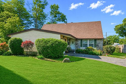 454 Hawkins Road, Brookhaven, NY, 11784 | Card Image