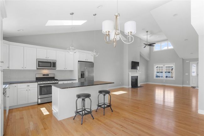 5 - 5 Thelma Ln, Condo with 2 bedrooms, 3 bathrooms and 4 parking in Middletown RI | Image 18