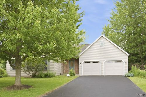 8413 Sugar Pine Cir, Liverpool, NY, 13090-1120 | Card Image