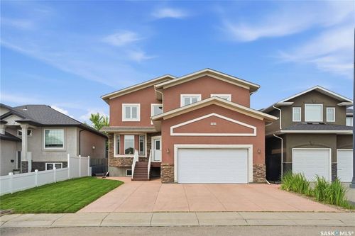 315 Waters Cres, House with 5 bedrooms, 5 bathrooms and 5 parking in Saskatoon SK | Card Image