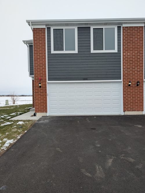 0-1241 Gillespie Ln, Yorkville, IL, 60560-5628 | Card Image