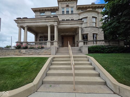 301-2105 N Meridian St, Indianapolis, IN, 46202-1358 | Card Image