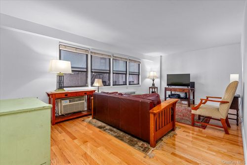 apt-2f-579 W 215th St, New York, NY, 10034-1237 | Card Image