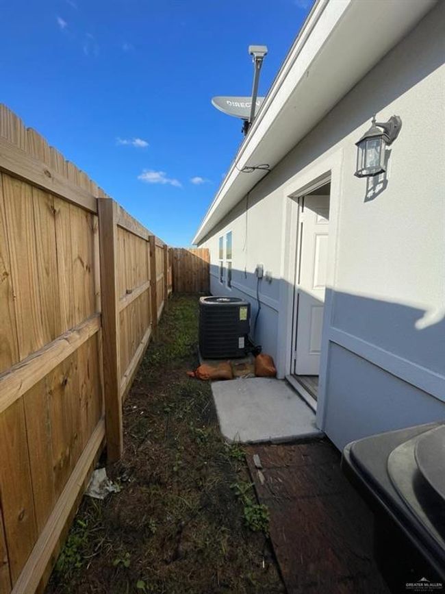 UNIT-3 - 2108 Davenport St, Condo with 3 bedrooms, 2 bathrooms and 2 parking in Weslaco TX | Image 17