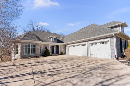 4928 Woody Creek Cir, Bettendorf, IA, 52722-2394 | Card Image