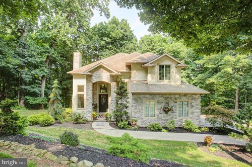 4 Skyline Trl, Fairfield, PA, 17320-8560 | Card Image