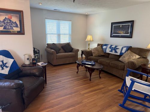 72-421 Redding Rd, Lexington, KY, 40517-2519 | Card Image