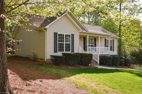 117 Forest Dr, Thomasville, NC, 27360-5617 | Card Image